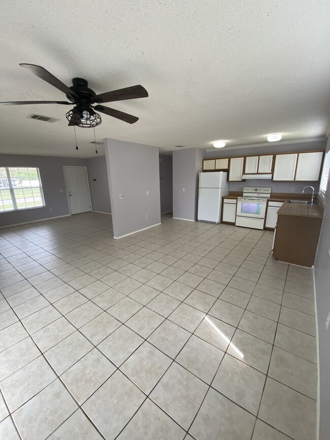 Photo - 1264 Dawn St NE