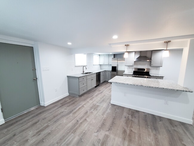 Building Photo - 3595 S Bannock St Unit One-Half