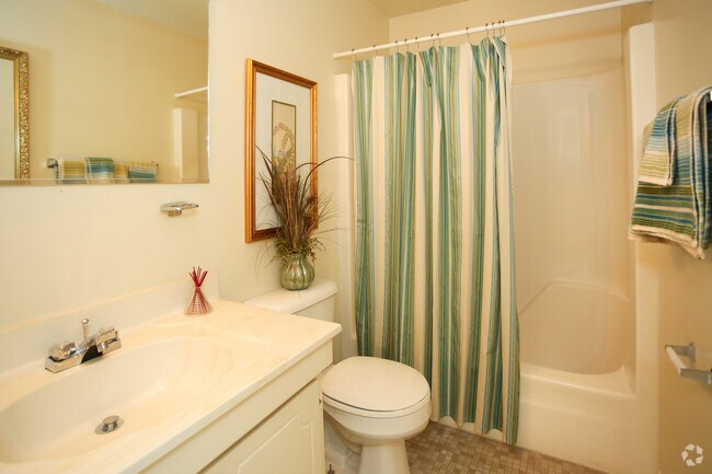 2HAB, 1BA - Woodbriar Apartments