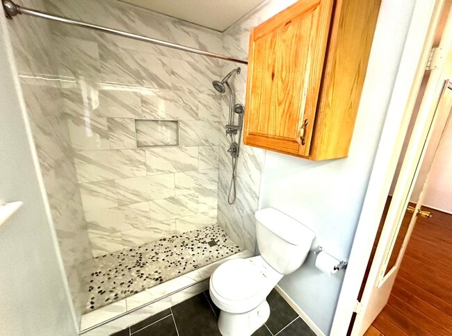 Building Photo - 18 Brookflower Rd