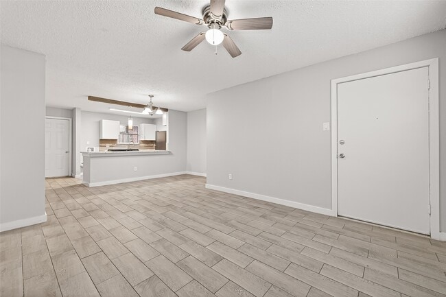 Photo - 1230 Shadowdale Dr Unit 17