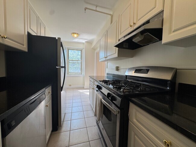 1450 Beacon St Unidad 402