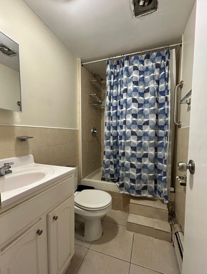 Photo - 487 Rutland Rd