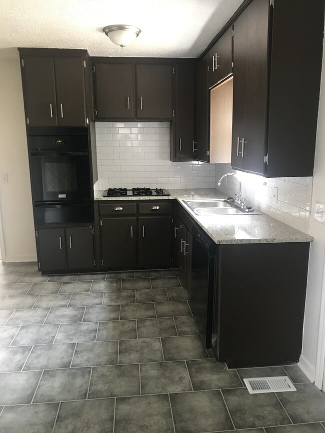 Building Photo - 1416 NE 39th St