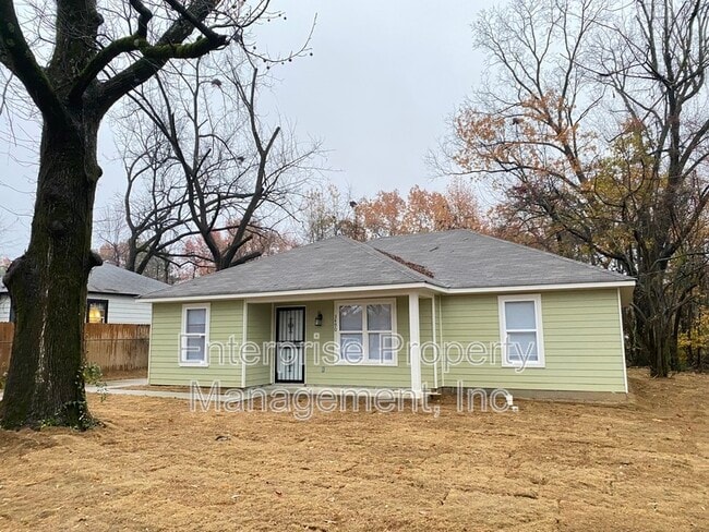 Photo - 3490 Ardmore St