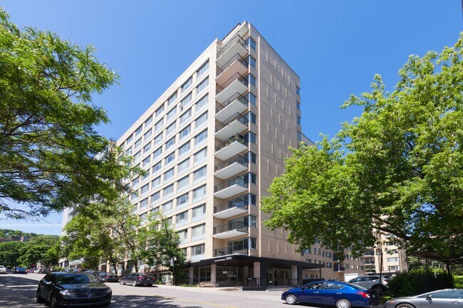 Building Photo - 3495 Rue de la Montagne Unit 307