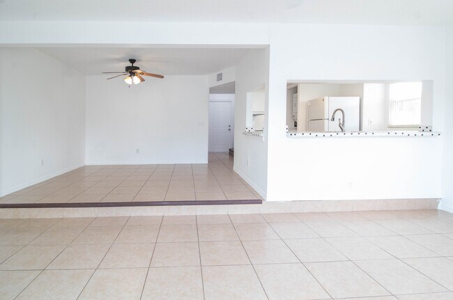 Photo - 275 Mango Dr