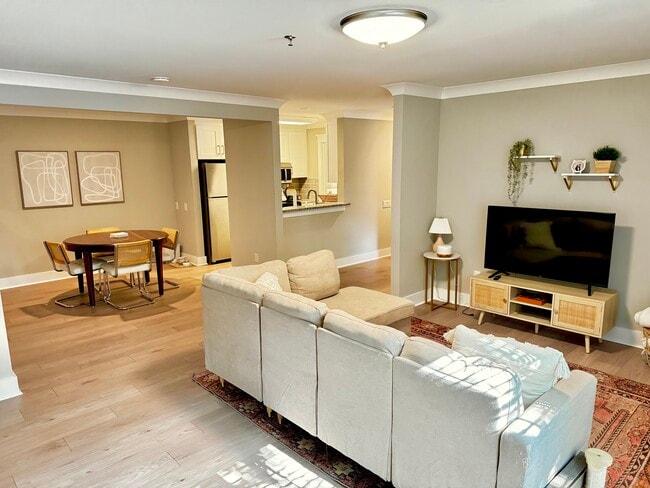 Photo - 2701 Selwyn Ave