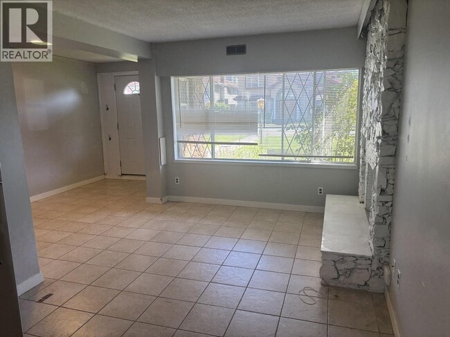 Photo - 4455 Napier St