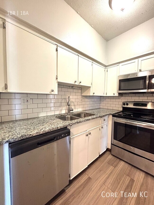 Photo - 3633 Walnut St Unit 209