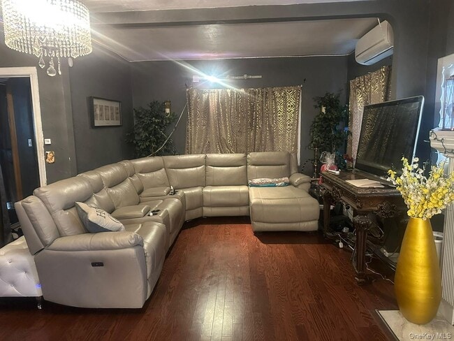 Photo - 133-22 228th St