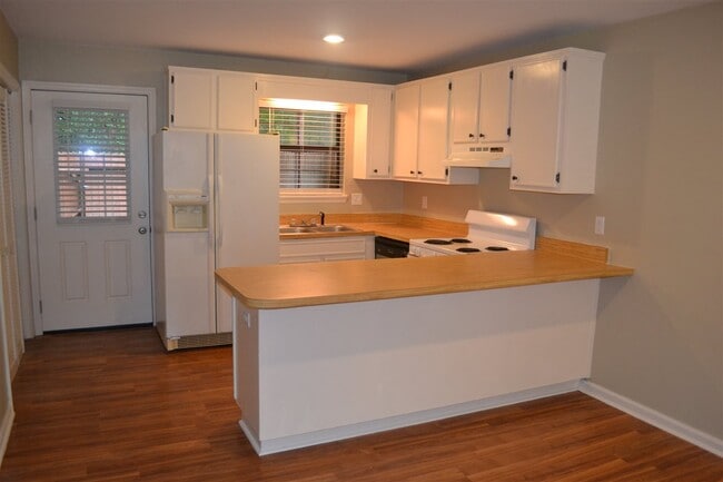 Photo - 1290 High Rd