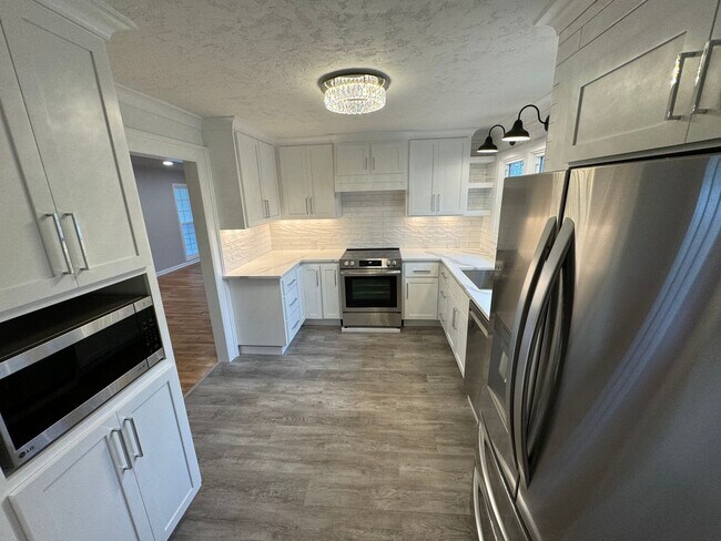 Photo - Fully Renovated 4 Bed Home w/ Fenced Backyard, W/D's in Unit.