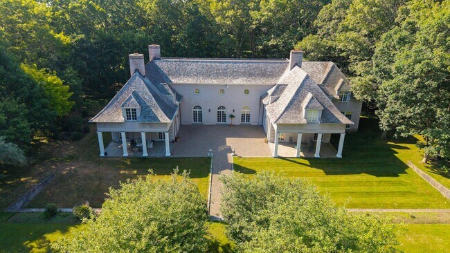 Photo - 662-672 Noyac Path