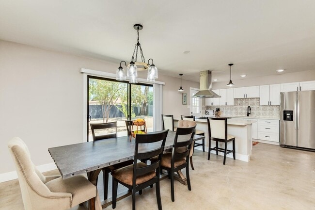 Photo - 16 W Geneva Dr