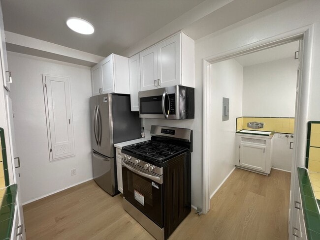 Photo - 1059-1059 S Genesee Ave Unit 1057