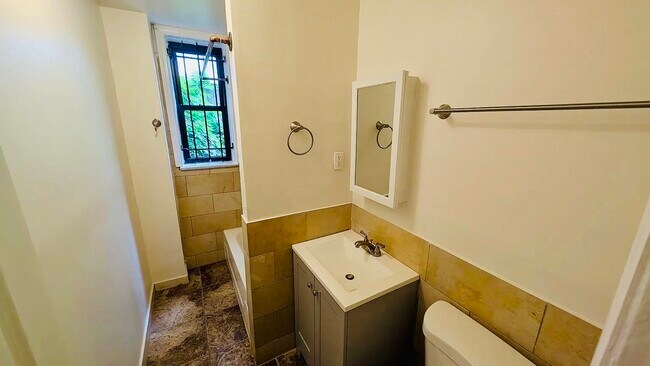 Photo - 118 Corbin Ave Unidad 102