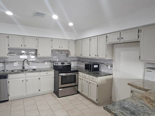 Photo - 1907 Avenue C