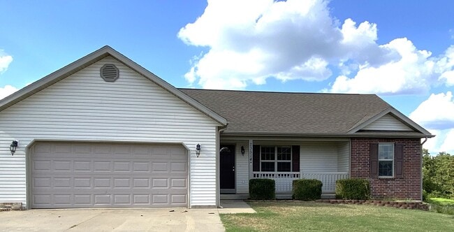 Building Photo - Spacious Three Bedroom Home in Taylor Hills