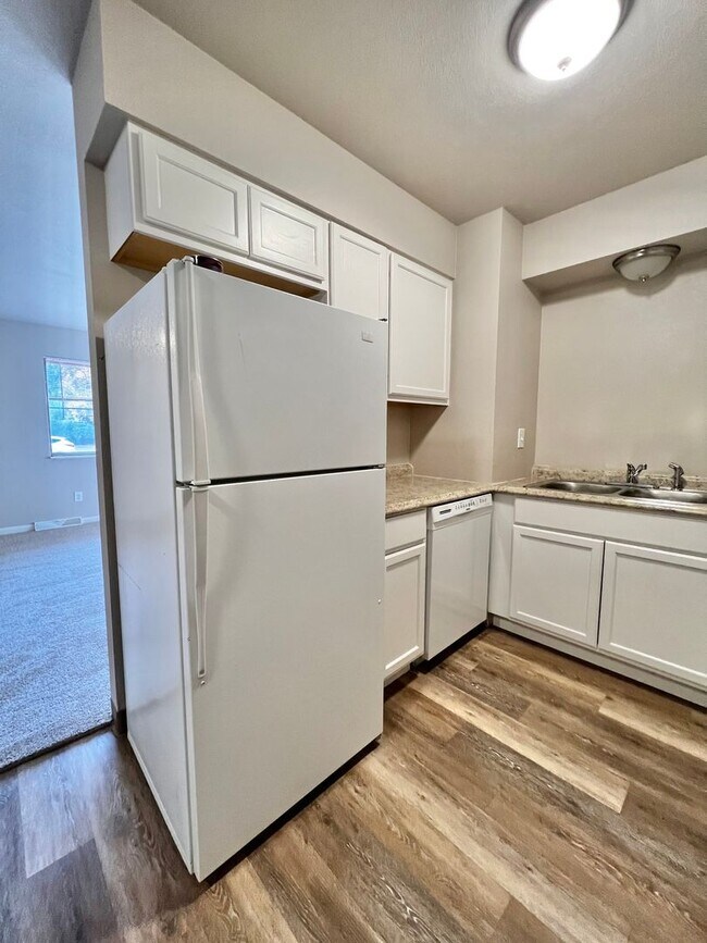 Photo - Larch1642 (KC-AM) Unit 2