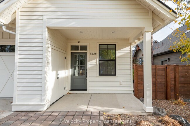 Building Photo - M712 Unit #2