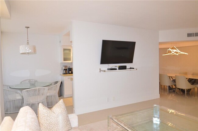 Photo - 19355 Turnberry Way Unit 7-L