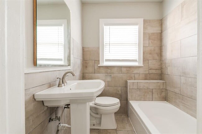 Photo - 2555 NW 20th St