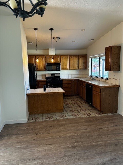 Photo - 1760 Creston Rd