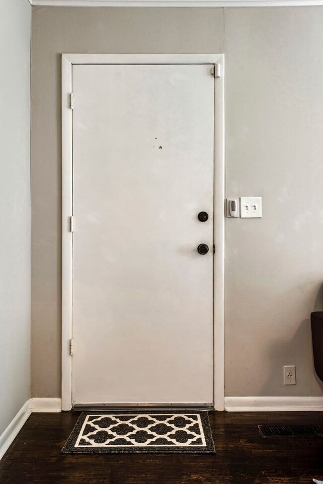 Photo - Cute and Cozy Home in Cleveland Park, Walk to Mas Tacos and The Pharmacy, Minutes to Five Points,...