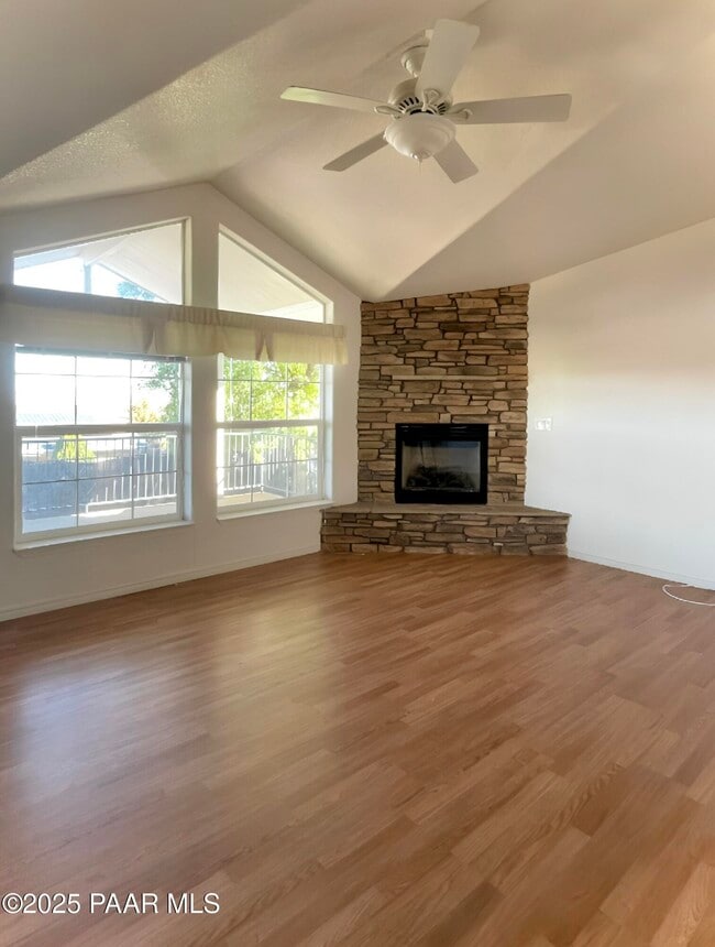 Photo - 1124 Louie St