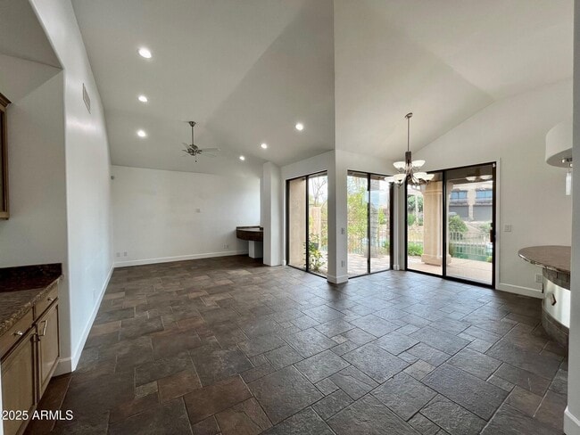 Photo - 10283 N 103rd St