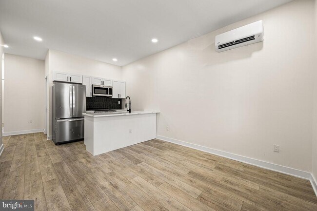 Photo - 441 S 61st St