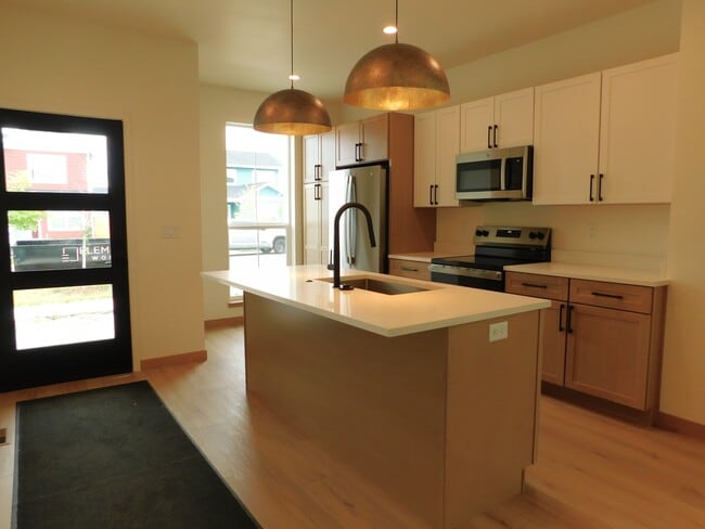Photo - 605 Holstein Wy