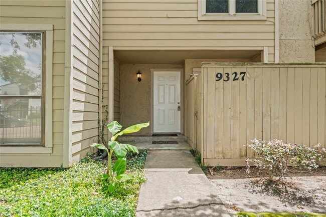 Photo - 9327 Pagewood Ln