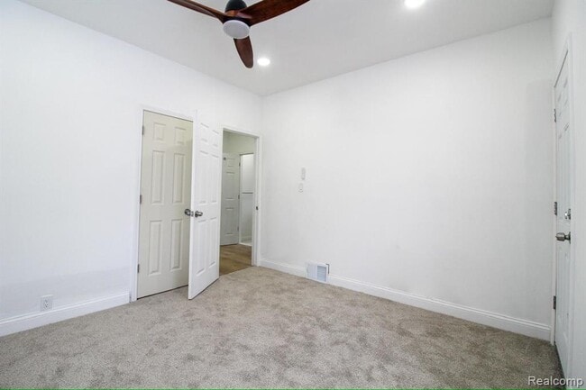 Photo - 2891 W Grand St