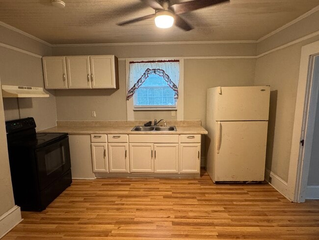 Photo - 3845 Grand Ave