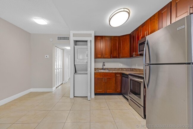 520 NE 45th St Unit 3
