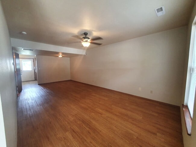 Building Photo - 20390 Skyview Dr Unit 20390 Skyview drive B Rental