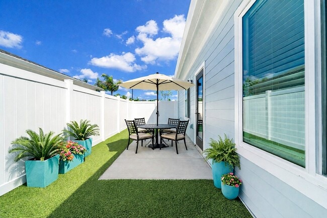 Private Fenced Backyard - Villas at Venice