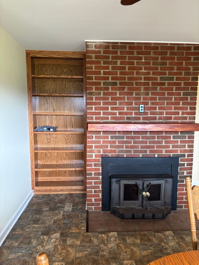 Photo - Large 4 Bedroom House in Quiet Country Setting