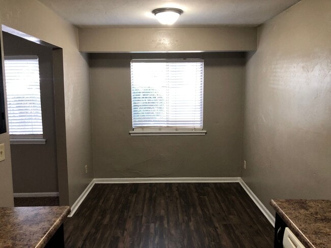 Photo - Downstairs unit in Pointe East avail NOW! Unit A