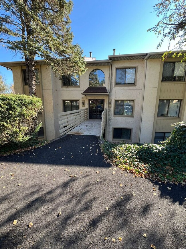 CONDO 2 BR walk out patio in Flying Hills ... - CONDO 2 BR walk out patio in Flying Hills ...