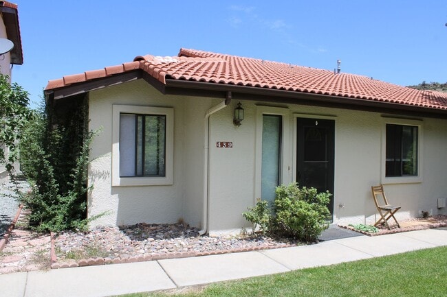 Building Photo - 439 Foxfire Ln