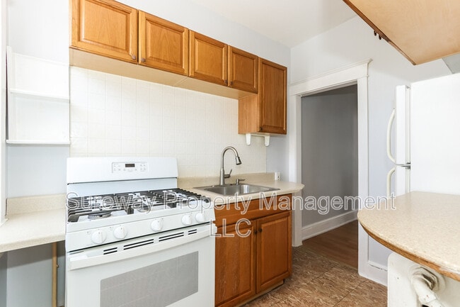 Photo - 139 E Plumstead Ave Unit B