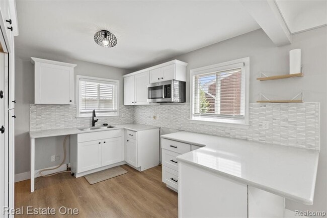 Photo - 6118 Amboy St