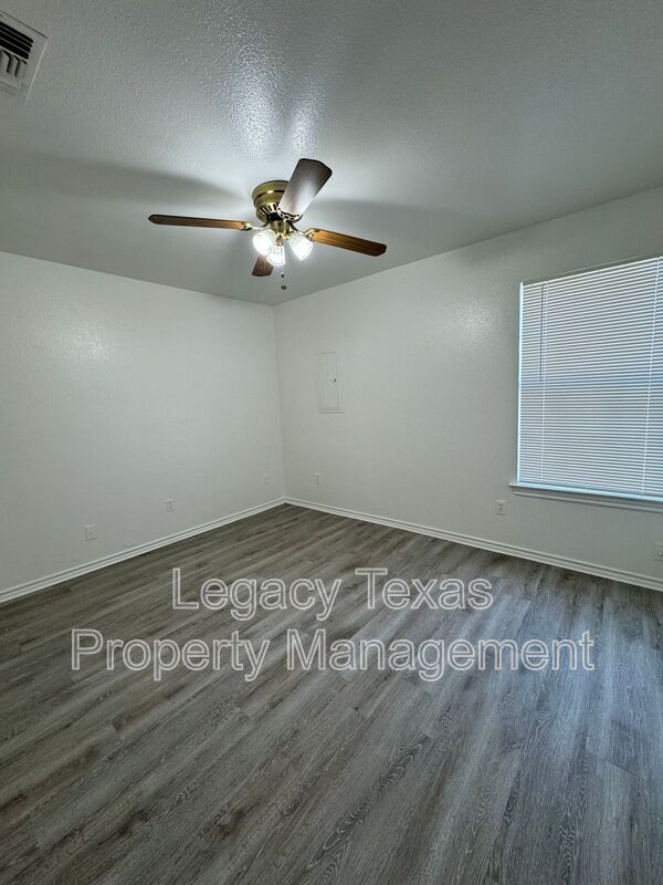 Photo - 701 Miracle Ln Unit E