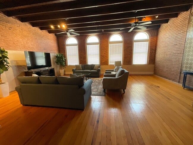305 Virginia Ave