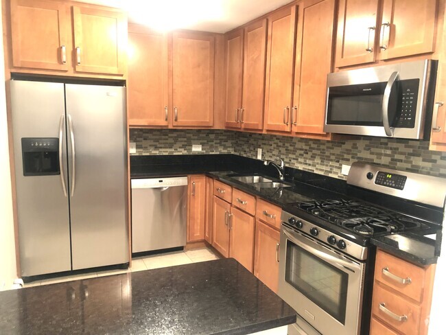 Building Photo - 677 S River Rd Unit 3F Rental