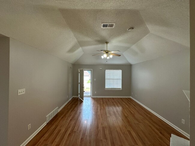 Photo - 1098 Breezy Valley Dr