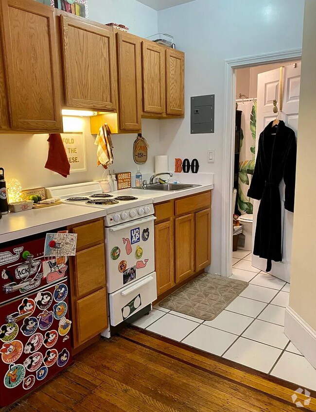 Building Photo - 307 Beacon St Unit 1 Rental